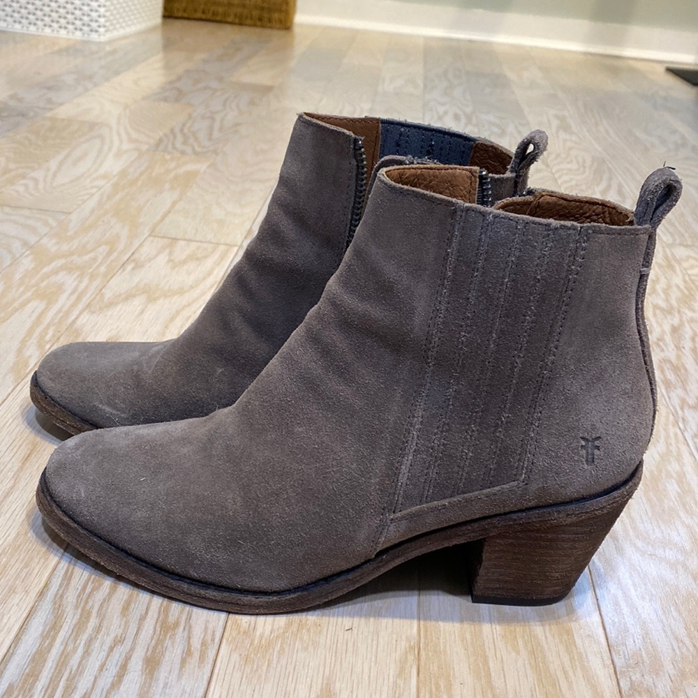 Frye Suede Taupe Grey Booties 8 Women’s